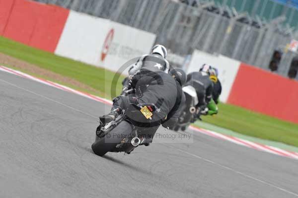 Motorcycle action photographs;Silverstone circuit;Silverstone photographs;Trackday digital images;event digital images;eventdigitalimages;no limits trackday;peter wileman photography;rockingham towcester northamptonshire;trackday;trackday photos