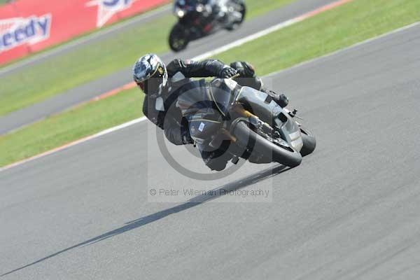 Motorcycle action photographs;Silverstone circuit;Silverstone photographs;Trackday digital images;event digital images;eventdigitalimages;no limits trackday;peter wileman photography;rockingham towcester northamptonshire;trackday;trackday photos