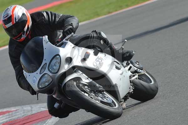 Motorcycle action photographs;Silverstone circuit;Silverstone photographs;Trackday digital images;event digital images;eventdigitalimages;no limits trackday;peter wileman photography;rockingham towcester northamptonshire;trackday;trackday photos