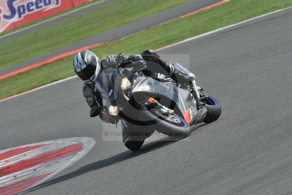 Motorcycle action photographs;Silverstone circuit;Silverstone photographs;Trackday digital images;event digital images;eventdigitalimages;no limits trackday;peter wileman photography;rockingham towcester northamptonshire;trackday;trackday photos