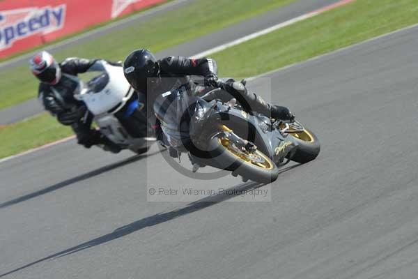 Motorcycle action photographs;Silverstone circuit;Silverstone photographs;Trackday digital images;event digital images;eventdigitalimages;no limits trackday;peter wileman photography;rockingham towcester northamptonshire;trackday;trackday photos