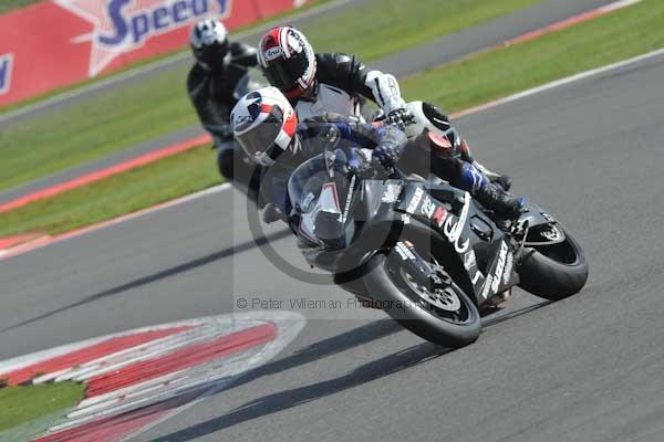 Motorcycle action photographs;Silverstone circuit;Silverstone photographs;Trackday digital images;event digital images;eventdigitalimages;no limits trackday;peter wileman photography;rockingham towcester northamptonshire;trackday;trackday photos