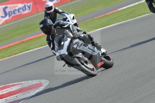 Motorcycle action photographs;Silverstone circuit;Silverstone photographs;Trackday digital images;event digital images;eventdigitalimages;no limits trackday;peter wileman photography;rockingham towcester northamptonshire;trackday;trackday photos