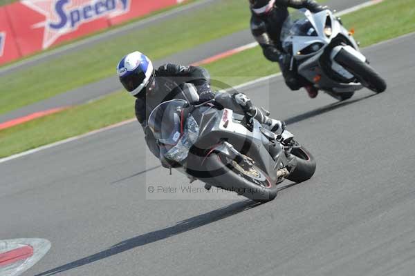 Motorcycle action photographs;Silverstone circuit;Silverstone photographs;Trackday digital images;event digital images;eventdigitalimages;no limits trackday;peter wileman photography;rockingham towcester northamptonshire;trackday;trackday photos