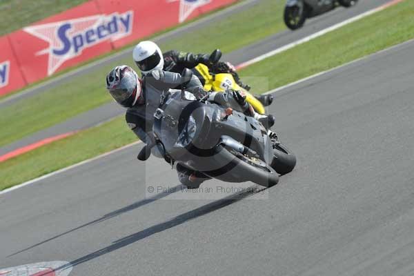 Motorcycle action photographs;Silverstone circuit;Silverstone photographs;Trackday digital images;event digital images;eventdigitalimages;no limits trackday;peter wileman photography;rockingham towcester northamptonshire;trackday;trackday photos