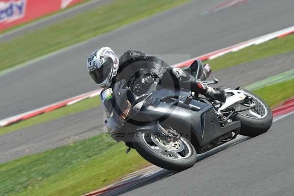 Motorcycle action photographs;Silverstone circuit;Silverstone photographs;Trackday digital images;event digital images;eventdigitalimages;no limits trackday;peter wileman photography;rockingham towcester northamptonshire;trackday;trackday photos