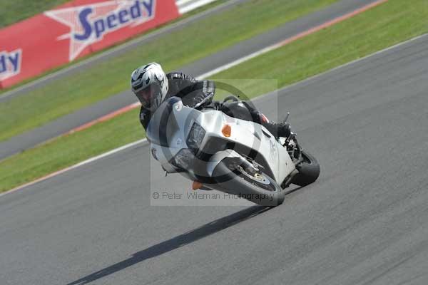 Motorcycle action photographs;Silverstone circuit;Silverstone photographs;Trackday digital images;event digital images;eventdigitalimages;no limits trackday;peter wileman photography;rockingham towcester northamptonshire;trackday;trackday photos