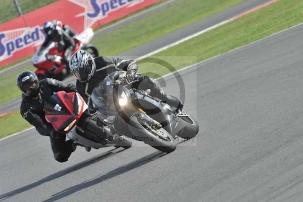 Motorcycle action photographs;Silverstone circuit;Silverstone photographs;Trackday digital images;event digital images;eventdigitalimages;no limits trackday;peter wileman photography;rockingham towcester northamptonshire;trackday;trackday photos