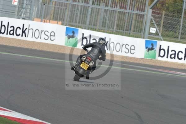 Motorcycle action photographs;Silverstone circuit;Silverstone photographs;Trackday digital images;event digital images;eventdigitalimages;no limits trackday;peter wileman photography;rockingham towcester northamptonshire;trackday;trackday photos