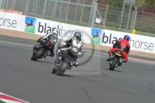 Motorcycle action photographs;Silverstone circuit;Silverstone photographs;Trackday digital images;event digital images;eventdigitalimages;no limits trackday;peter wileman photography;rockingham towcester northamptonshire;trackday;trackday photos