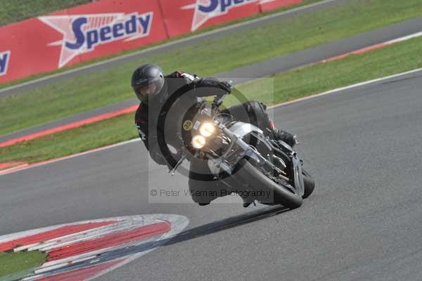 Motorcycle action photographs;Silverstone circuit;Silverstone photographs;Trackday digital images;event digital images;eventdigitalimages;no limits trackday;peter wileman photography;rockingham towcester northamptonshire;trackday;trackday photos