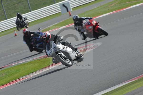 Motorcycle action photographs;Silverstone circuit;Silverstone photographs;Trackday digital images;event digital images;eventdigitalimages;no limits trackday;peter wileman photography;rockingham towcester northamptonshire;trackday;trackday photos