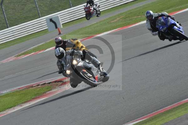 Motorcycle action photographs;Silverstone circuit;Silverstone photographs;Trackday digital images;event digital images;eventdigitalimages;no limits trackday;peter wileman photography;rockingham towcester northamptonshire;trackday;trackday photos