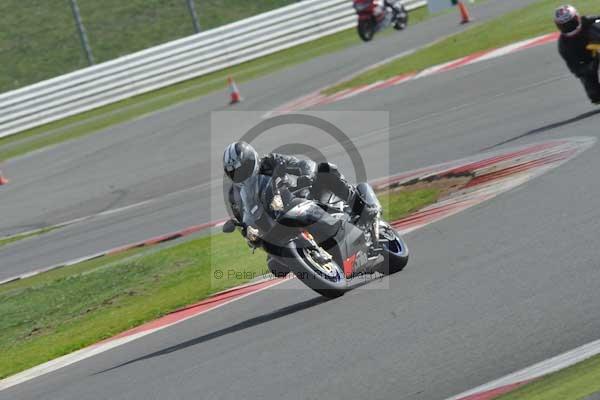 Motorcycle action photographs;Silverstone circuit;Silverstone photographs;Trackday digital images;event digital images;eventdigitalimages;no limits trackday;peter wileman photography;rockingham towcester northamptonshire;trackday;trackday photos