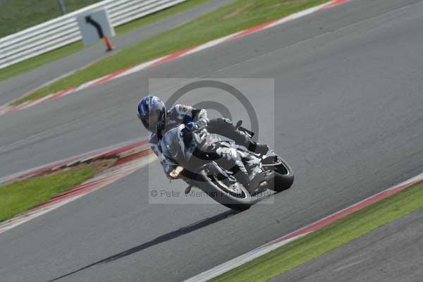 Motorcycle action photographs;Silverstone circuit;Silverstone photographs;Trackday digital images;event digital images;eventdigitalimages;no limits trackday;peter wileman photography;rockingham towcester northamptonshire;trackday;trackday photos