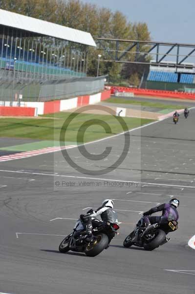 Motorcycle action photographs;Silverstone circuit;Silverstone photographs;Trackday digital images;event digital images;eventdigitalimages;no limits trackday;peter wileman photography;rockingham towcester northamptonshire;trackday;trackday photos