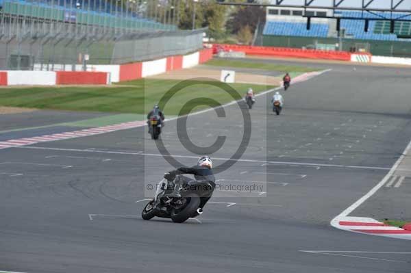 Motorcycle action photographs;Silverstone circuit;Silverstone photographs;Trackday digital images;event digital images;eventdigitalimages;no limits trackday;peter wileman photography;rockingham towcester northamptonshire;trackday;trackday photos