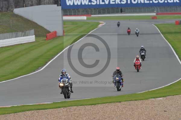 Motorcycle action photographs;Silverstone circuit;Silverstone photographs;Trackday digital images;event digital images;eventdigitalimages;no limits trackday;peter wileman photography;rockingham towcester northamptonshire;trackday;trackday photos