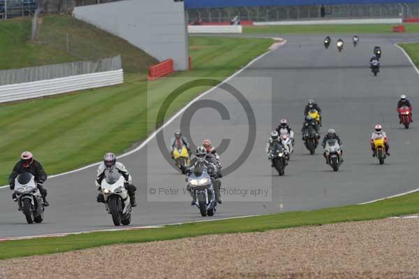 Motorcycle action photographs;Silverstone circuit;Silverstone photographs;Trackday digital images;event digital images;eventdigitalimages;no limits trackday;peter wileman photography;rockingham towcester northamptonshire;trackday;trackday photos