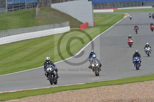 Motorcycle action photographs;Silverstone circuit;Silverstone photographs;Trackday digital images;event digital images;eventdigitalimages;no limits trackday;peter wileman photography;rockingham towcester northamptonshire;trackday;trackday photos