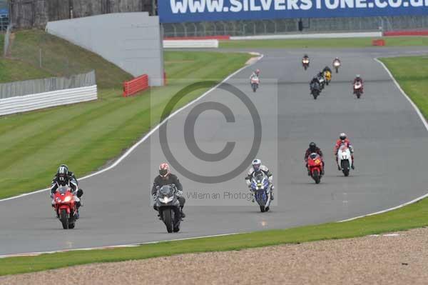 Motorcycle action photographs;Silverstone circuit;Silverstone photographs;Trackday digital images;event digital images;eventdigitalimages;no limits trackday;peter wileman photography;rockingham towcester northamptonshire;trackday;trackday photos