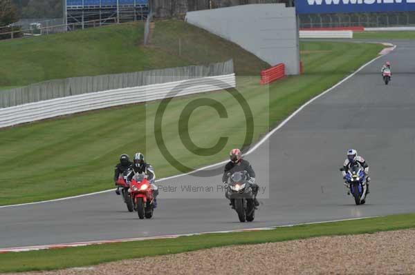 Motorcycle action photographs;Silverstone circuit;Silverstone photographs;Trackday digital images;event digital images;eventdigitalimages;no limits trackday;peter wileman photography;rockingham towcester northamptonshire;trackday;trackday photos