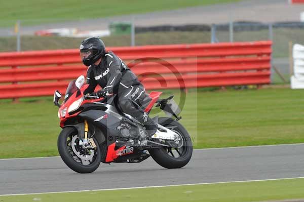 Motorcycle action photographs;Silverstone circuit;Silverstone photographs;Trackday digital images;event digital images;eventdigitalimages;no limits trackday;peter wileman photography;rockingham towcester northamptonshire;trackday;trackday photos