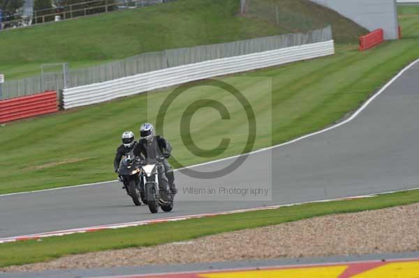 Motorcycle action photographs;Silverstone circuit;Silverstone photographs;Trackday digital images;event digital images;eventdigitalimages;no limits trackday;peter wileman photography;rockingham towcester northamptonshire;trackday;trackday photos