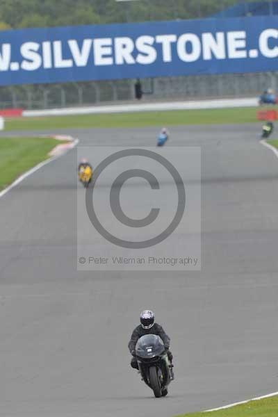 Motorcycle action photographs;Silverstone circuit;Silverstone photographs;Trackday digital images;event digital images;eventdigitalimages;no limits trackday;peter wileman photography;rockingham towcester northamptonshire;trackday;trackday photos