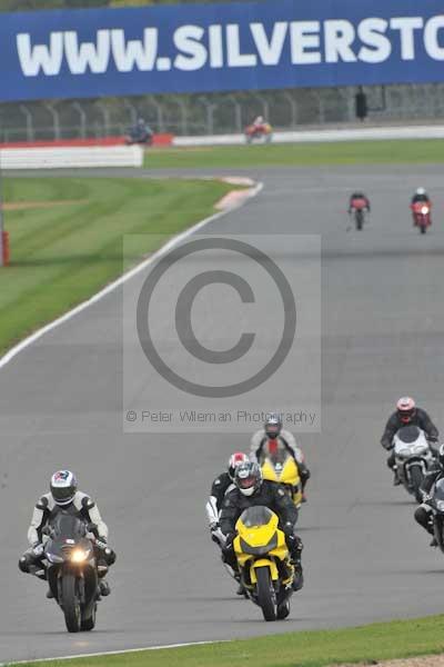 Motorcycle action photographs;Silverstone circuit;Silverstone photographs;Trackday digital images;event digital images;eventdigitalimages;no limits trackday;peter wileman photography;rockingham towcester northamptonshire;trackday;trackday photos