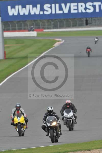 Motorcycle action photographs;Silverstone circuit;Silverstone photographs;Trackday digital images;event digital images;eventdigitalimages;no limits trackday;peter wileman photography;rockingham towcester northamptonshire;trackday;trackday photos