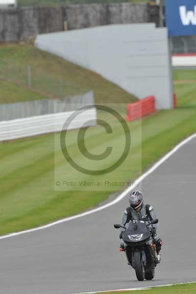 Motorcycle action photographs;Silverstone circuit;Silverstone photographs;Trackday digital images;event digital images;eventdigitalimages;no limits trackday;peter wileman photography;rockingham towcester northamptonshire;trackday;trackday photos