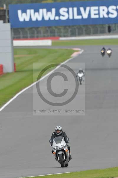 Motorcycle action photographs;Silverstone circuit;Silverstone photographs;Trackday digital images;event digital images;eventdigitalimages;no limits trackday;peter wileman photography;rockingham towcester northamptonshire;trackday;trackday photos