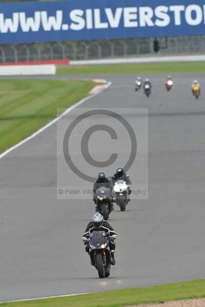 Motorcycle action photographs;Silverstone circuit;Silverstone photographs;Trackday digital images;event digital images;eventdigitalimages;no limits trackday;peter wileman photography;rockingham towcester northamptonshire;trackday;trackday photos