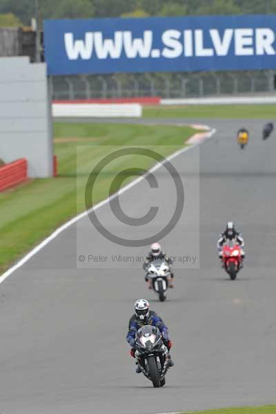 Motorcycle action photographs;Silverstone circuit;Silverstone photographs;Trackday digital images;event digital images;eventdigitalimages;no limits trackday;peter wileman photography;rockingham towcester northamptonshire;trackday;trackday photos