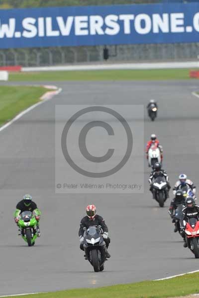 Motorcycle action photographs;Silverstone circuit;Silverstone photographs;Trackday digital images;event digital images;eventdigitalimages;no limits trackday;peter wileman photography;rockingham towcester northamptonshire;trackday;trackday photos