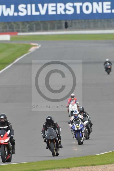 Motorcycle action photographs;Silverstone circuit;Silverstone photographs;Trackday digital images;event digital images;eventdigitalimages;no limits trackday;peter wileman photography;rockingham towcester northamptonshire;trackday;trackday photos