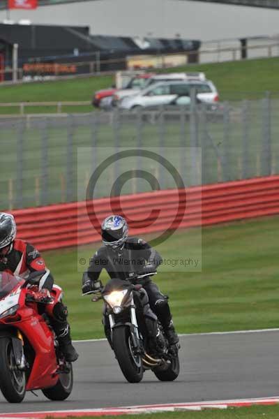 Motorcycle action photographs;Silverstone circuit;Silverstone photographs;Trackday digital images;event digital images;eventdigitalimages;no limits trackday;peter wileman photography;rockingham towcester northamptonshire;trackday;trackday photos