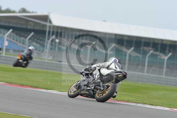 Motorcycle action photographs;Silverstone circuit;Silverstone photographs;Trackday digital images;event digital images;eventdigitalimages;no limits trackday;peter wileman photography;rockingham towcester northamptonshire;trackday;trackday photos