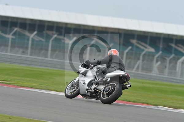 Motorcycle action photographs;Silverstone circuit;Silverstone photographs;Trackday digital images;event digital images;eventdigitalimages;no limits trackday;peter wileman photography;rockingham towcester northamptonshire;trackday;trackday photos