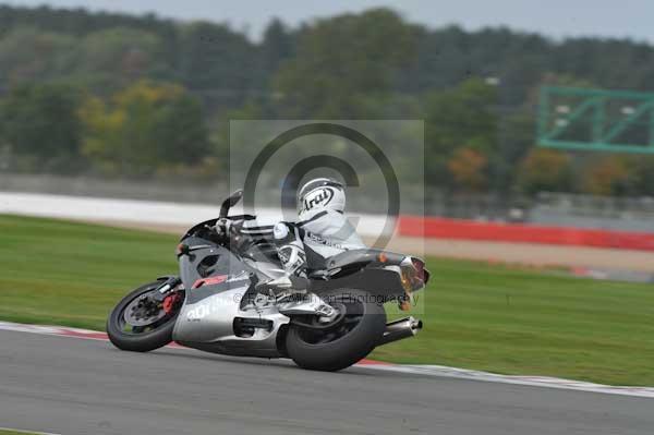 Motorcycle action photographs;Silverstone circuit;Silverstone photographs;Trackday digital images;event digital images;eventdigitalimages;no limits trackday;peter wileman photography;rockingham towcester northamptonshire;trackday;trackday photos