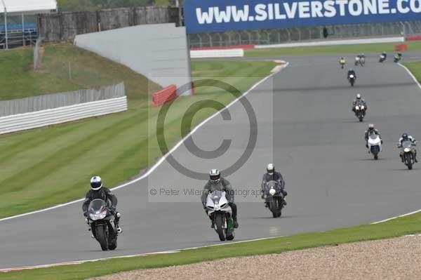 Motorcycle action photographs;Silverstone circuit;Silverstone photographs;Trackday digital images;event digital images;eventdigitalimages;no limits trackday;peter wileman photography;rockingham towcester northamptonshire;trackday;trackday photos