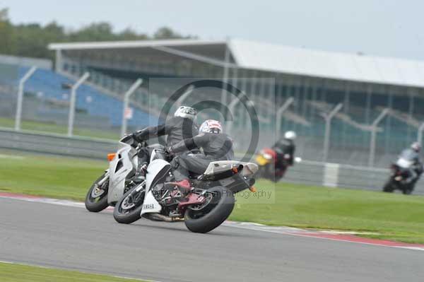 Motorcycle action photographs;Silverstone circuit;Silverstone photographs;Trackday digital images;event digital images;eventdigitalimages;no limits trackday;peter wileman photography;rockingham towcester northamptonshire;trackday;trackday photos