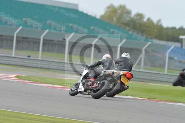 Motorcycle action photographs;Silverstone circuit;Silverstone photographs;Trackday digital images;event digital images;eventdigitalimages;no limits trackday;peter wileman photography;rockingham towcester northamptonshire;trackday;trackday photos