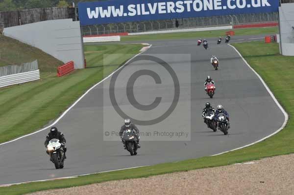 Motorcycle action photographs;Silverstone circuit;Silverstone photographs;Trackday digital images;event digital images;eventdigitalimages;no limits trackday;peter wileman photography;rockingham towcester northamptonshire;trackday;trackday photos