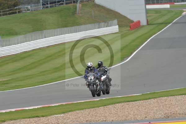 Motorcycle action photographs;Silverstone circuit;Silverstone photographs;Trackday digital images;event digital images;eventdigitalimages;no limits trackday;peter wileman photography;rockingham towcester northamptonshire;trackday;trackday photos