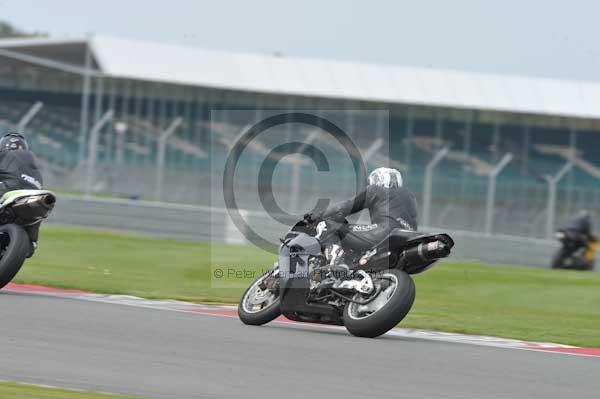 Motorcycle action photographs;Silverstone circuit;Silverstone photographs;Trackday digital images;event digital images;eventdigitalimages;no limits trackday;peter wileman photography;rockingham towcester northamptonshire;trackday;trackday photos