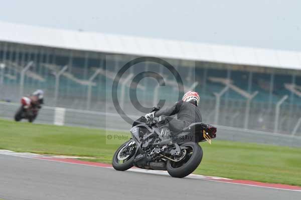 Motorcycle action photographs;Silverstone circuit;Silverstone photographs;Trackday digital images;event digital images;eventdigitalimages;no limits trackday;peter wileman photography;rockingham towcester northamptonshire;trackday;trackday photos