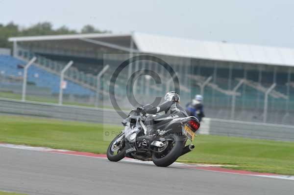 Motorcycle action photographs;Silverstone circuit;Silverstone photographs;Trackday digital images;event digital images;eventdigitalimages;no limits trackday;peter wileman photography;rockingham towcester northamptonshire;trackday;trackday photos