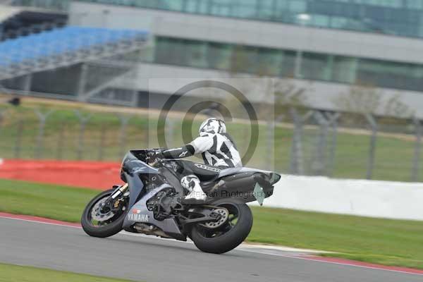 Motorcycle action photographs;Silverstone circuit;Silverstone photographs;Trackday digital images;event digital images;eventdigitalimages;no limits trackday;peter wileman photography;rockingham towcester northamptonshire;trackday;trackday photos